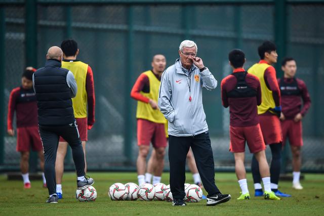 现代足球高手论剑 胜败就在一个指尖